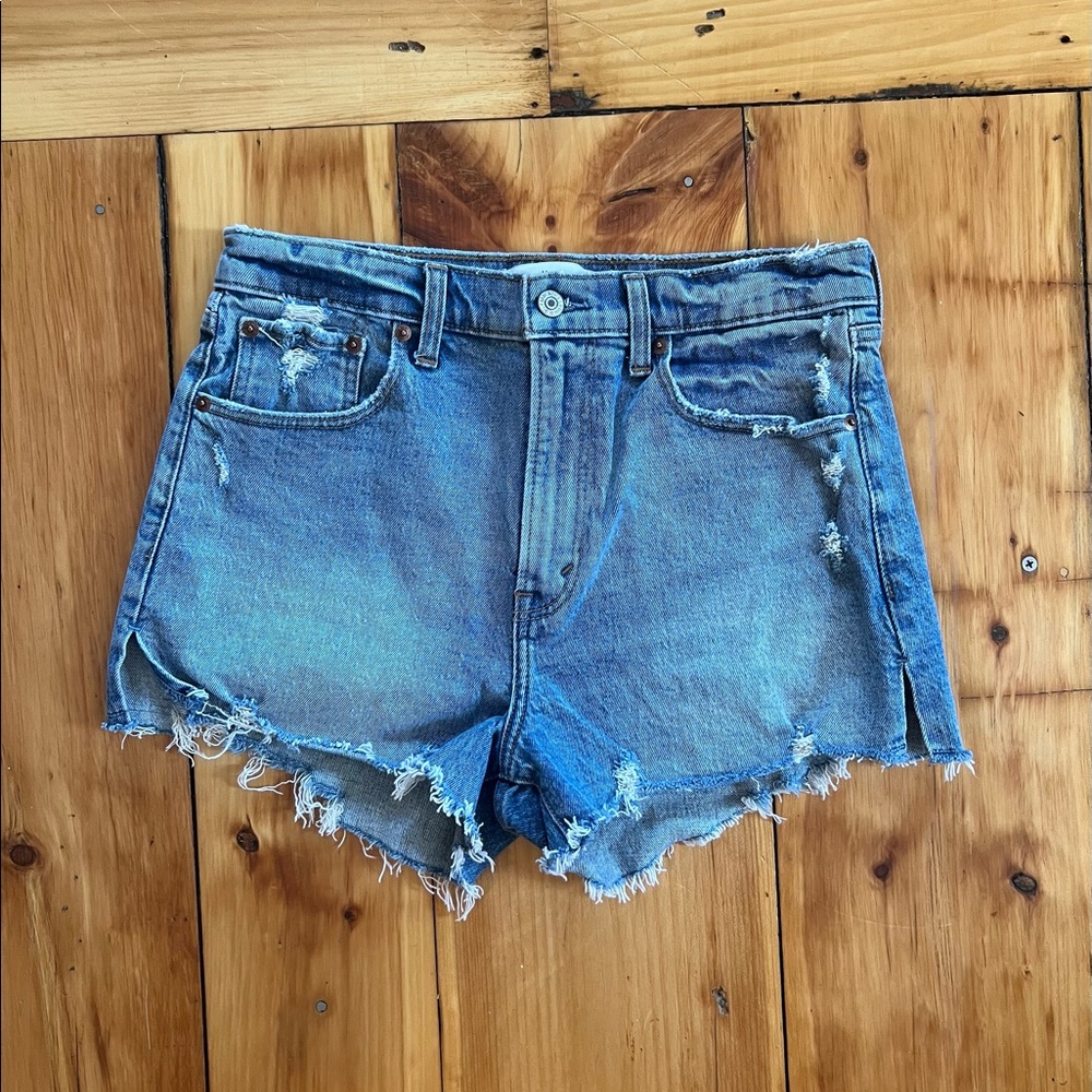 NWOT Abercrombie High Rise Mom Short